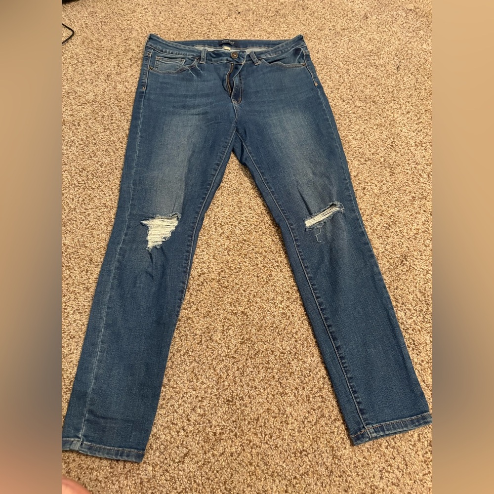 MEDIUM WASH JEANS